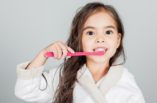 Young girl brushing her teeth at Stephen L Ruchlin DDS in Rochester, NY